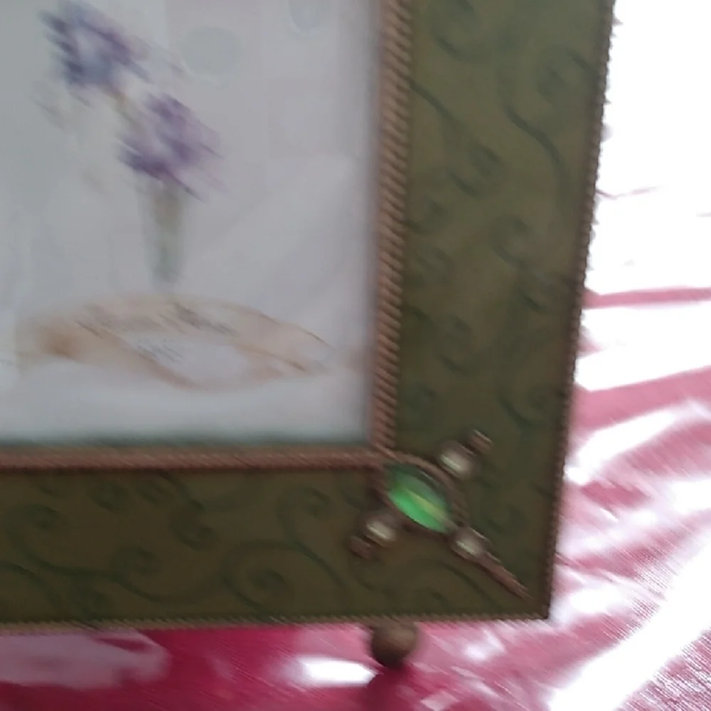 Elegant Green Photo Frame with Gem Accents